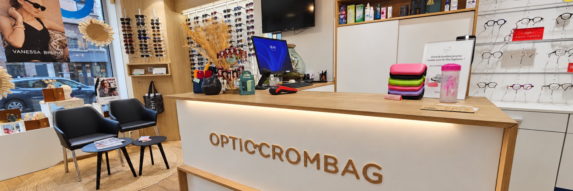 présentoirs vue de long avec des lunettes optique